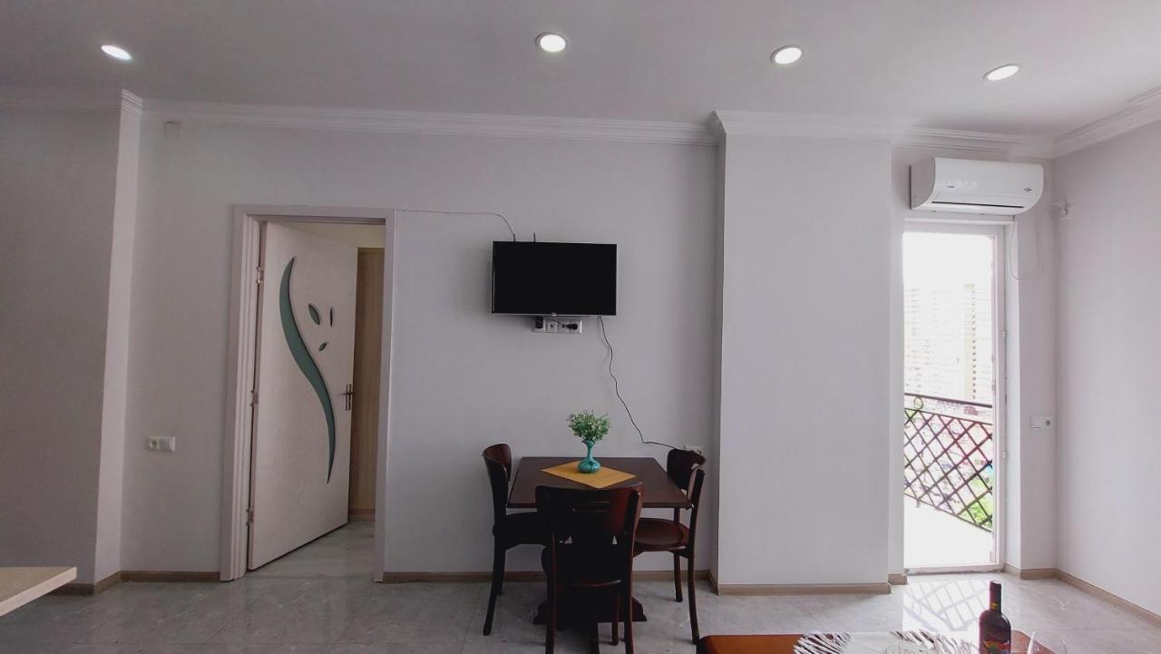 Irakli Sweet Home 巴统 外观 照片